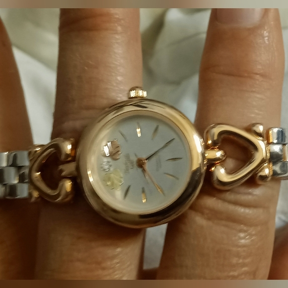 Black hills gold watch 12K gold leaves women's wristwatch original box - Picture 5 of 10